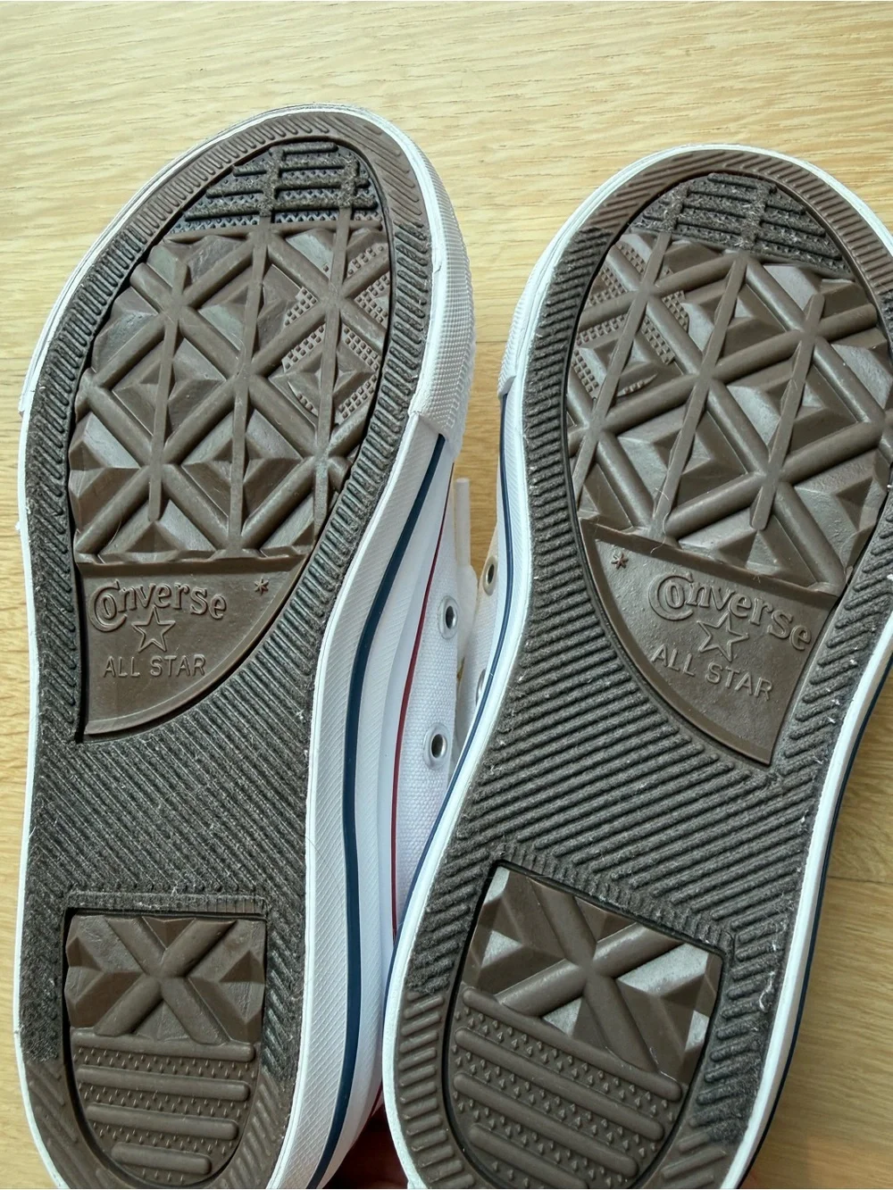 Converse low top